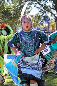 La Jingle Dress Dance femenina